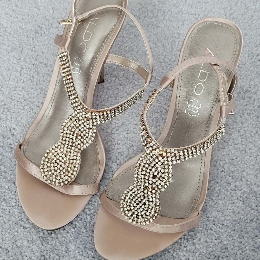 Size 6 - Aldo - karwoski heels in champagne